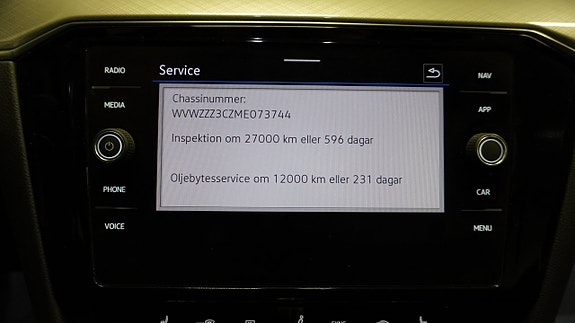 Volkswagen Passat 16 of 27