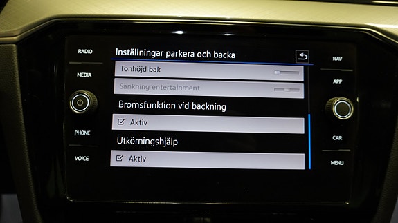 Volkswagen Passat 18 of 27