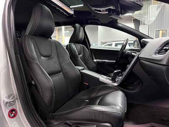 Volvo V60 25 of 28