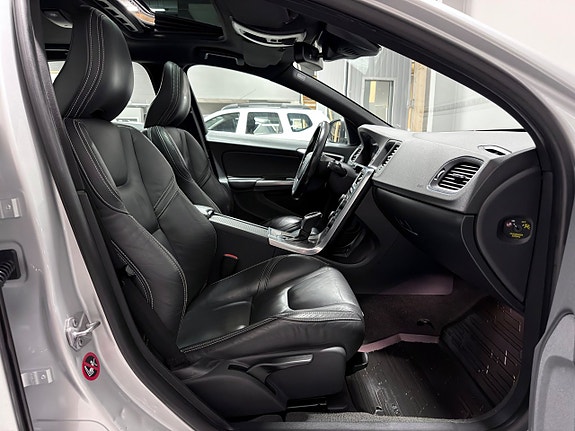 Volvo V60 24 of 28