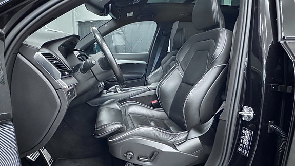 Volvo XC90 10 of 27