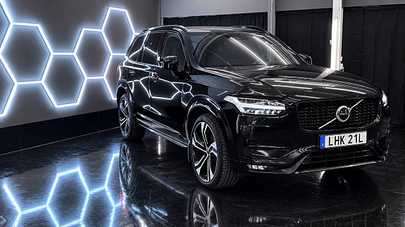 Volvo XC90 3 of 27