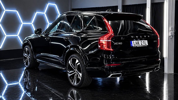 Volvo XC90 5 of 27