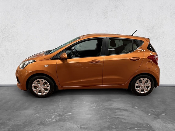 Hyundai i10 2 of 16