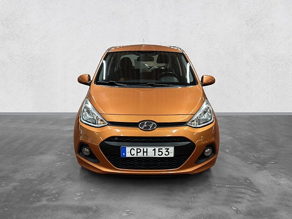 Hyundai i10 8 of 16