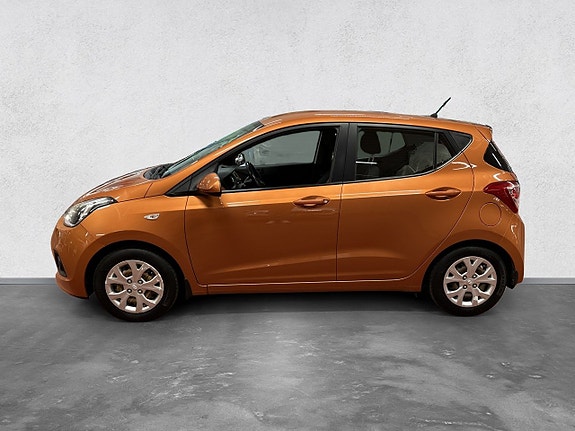 Hyundai i10 2 of 16