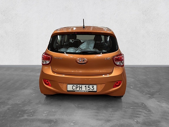 Hyundai i10 4 of 16