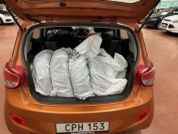 Hyundai i10 9 of 16