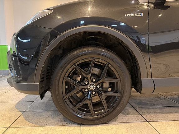 Toyota RAV4 9 of 25