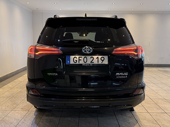 Toyota RAV4 4 of 25