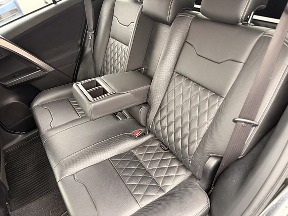 Toyota RAV4 23 of 25