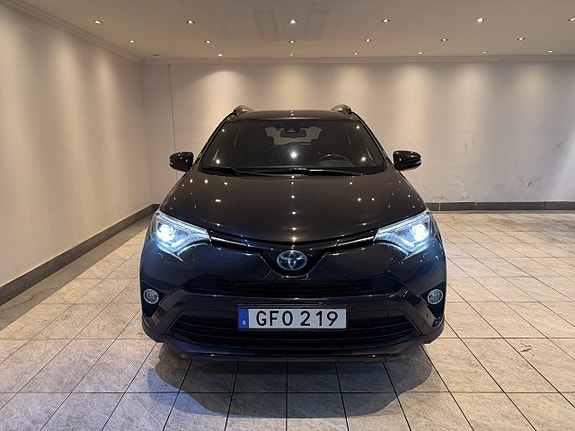 Toyota RAV4 8 of 25