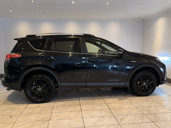 Toyota RAV4 6 of 25