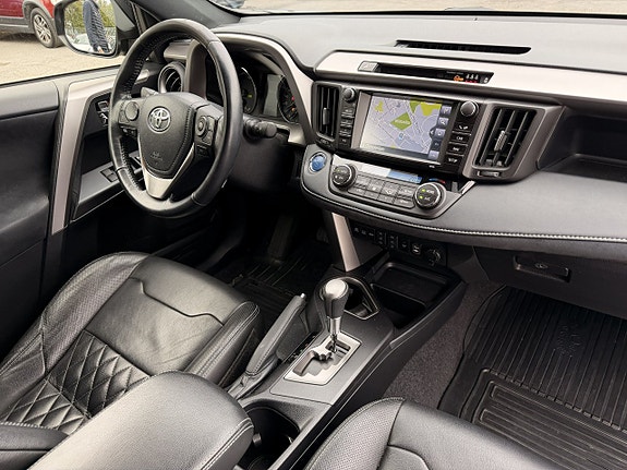 Toyota RAV4 12 of 25