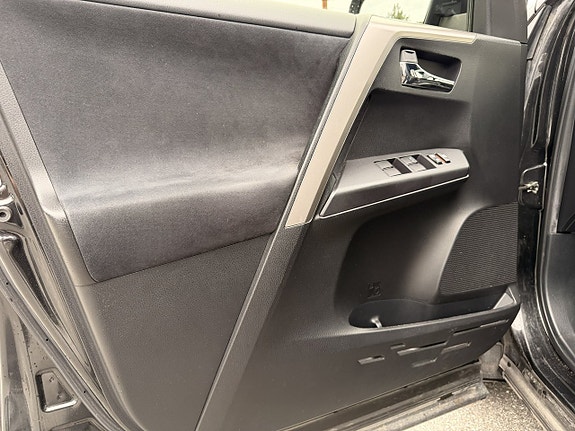 Toyota RAV4 10 of 25