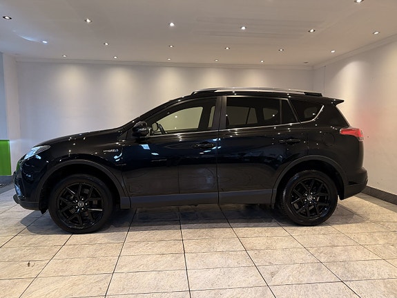 Toyota RAV4 2 of 25