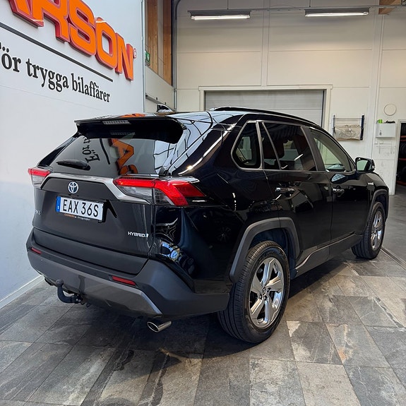 Toyota RAV4 4 of 11