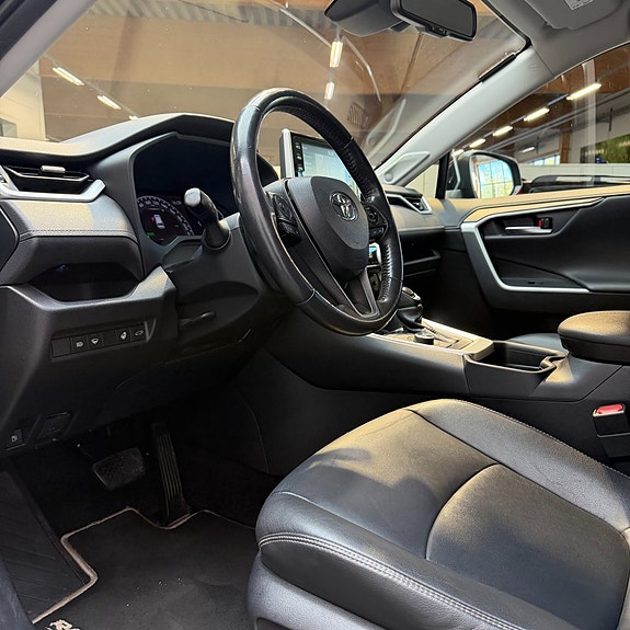 Toyota RAV4 8 of 11