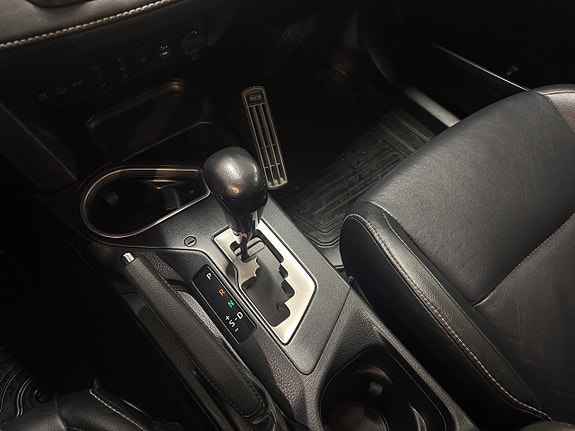 Toyota RAV4 10 of 19