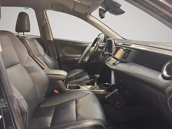 Toyota RAV4 16 of 19