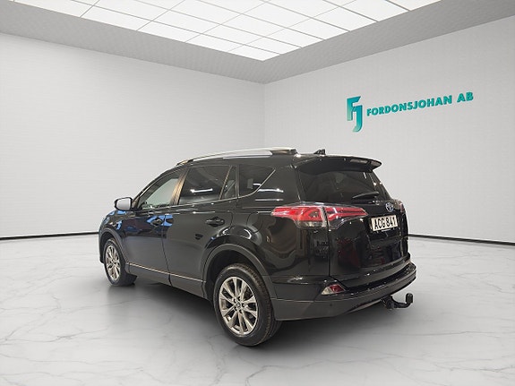 Toyota RAV4 3 of 19