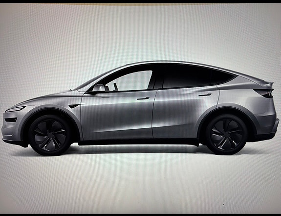 Tesla Model Y 2 of 2