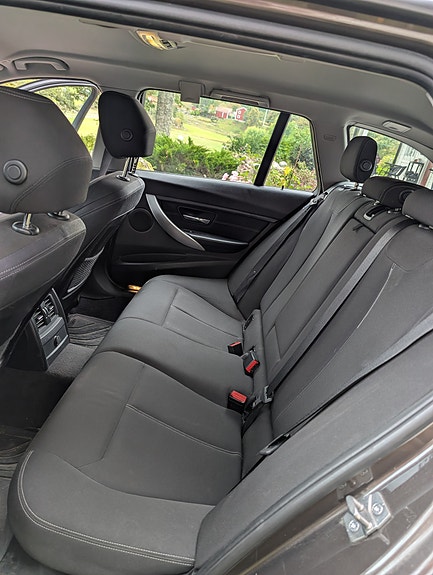 BMW 328i 3 of 4