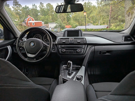 BMW 328i 2 of 4