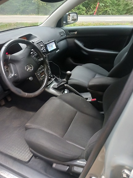 Toyota Avensis 3 of 5