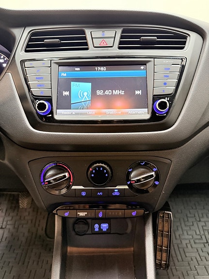Hyundai i20 10 of 12