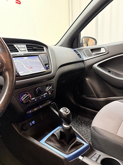 Hyundai i20 8 of 12