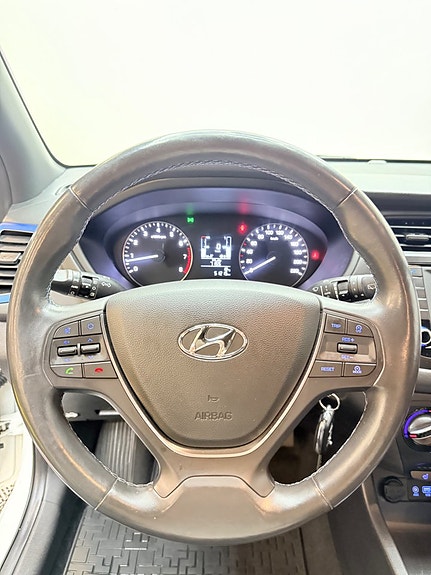 Hyundai i20 7 of 12