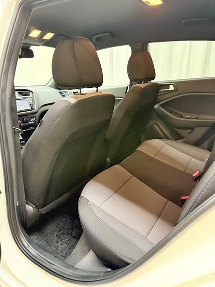 Hyundai i20 6 of 12