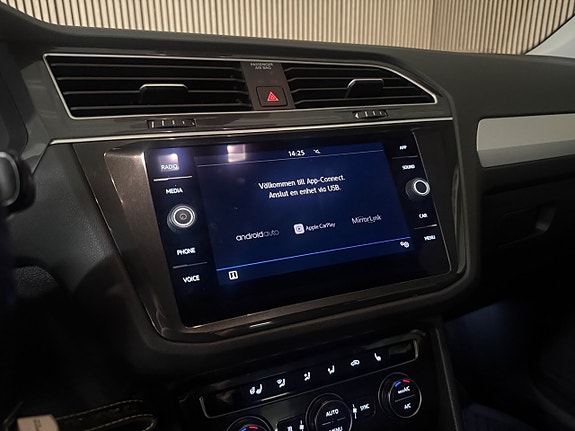 Volkswagen Tiguan 26 of 29