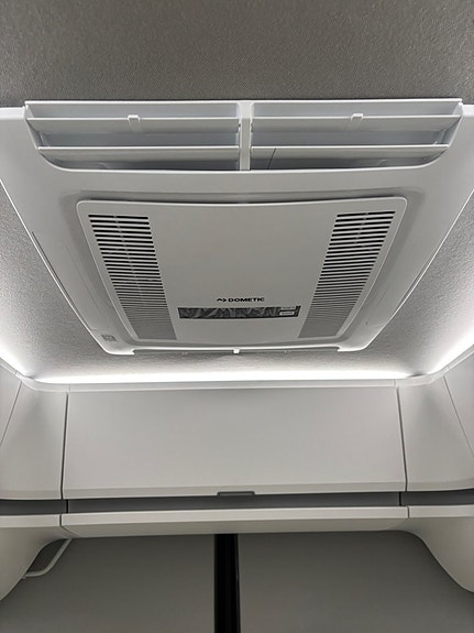 Volkswagen Grand California 680 Automat / Långbädd / Värmare / 4-motion  / Hydralben 18 of 30