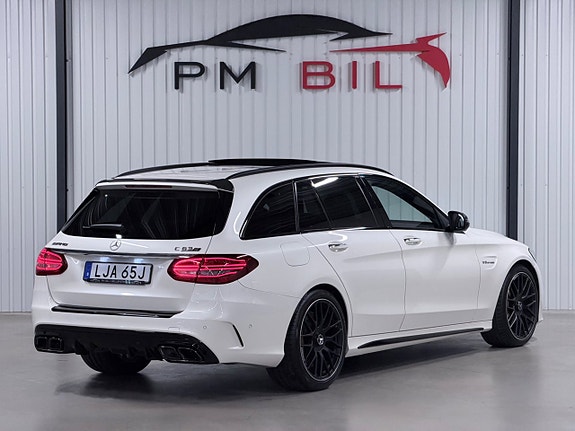 Mercedes-Benz C63 3 of 30