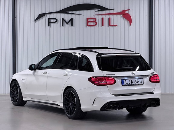 Mercedes-Benz C63 4 of 30