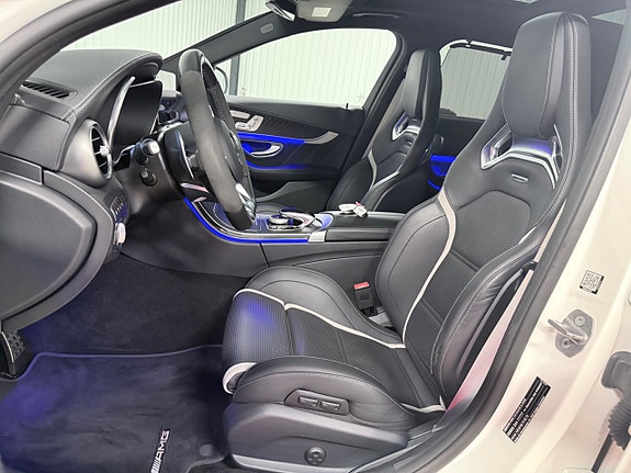 Mercedes-Benz C63 10 of 30