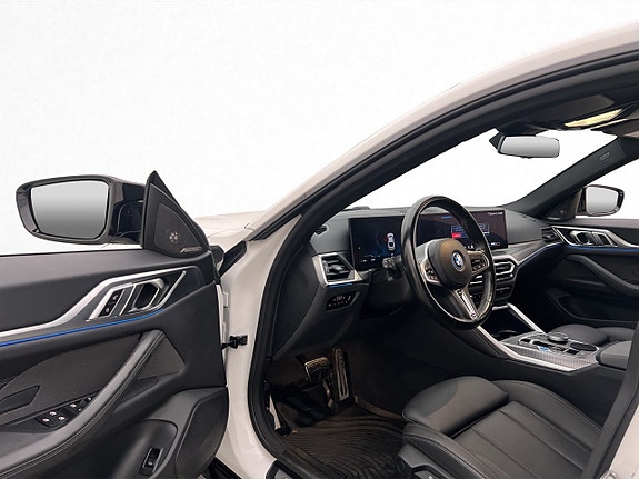 BMW i4 13 of 30