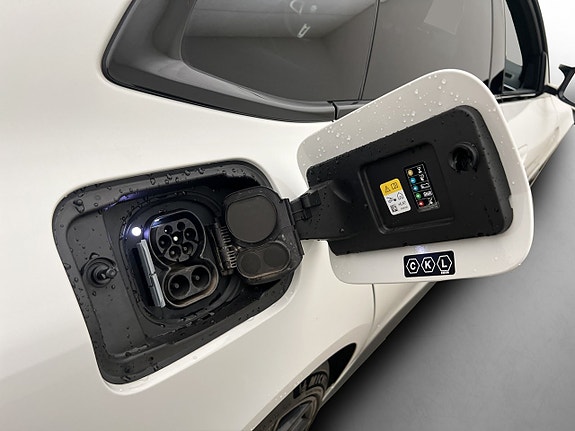 BMW i4 11 of 30