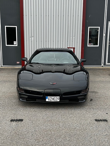 Chevrolet Corvette 3 of 7