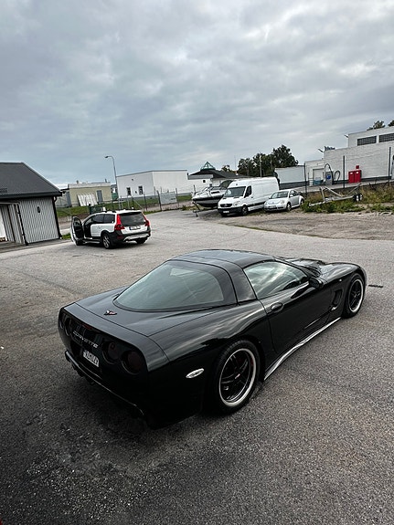 Chevrolet Corvette 4 of 7