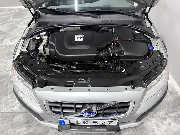 Volvo XC70 11 of 25
