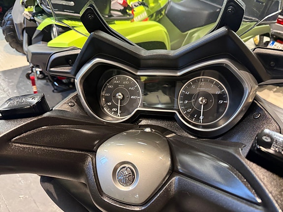 Yamaha XMAX 300 Tech Max 5 of 7