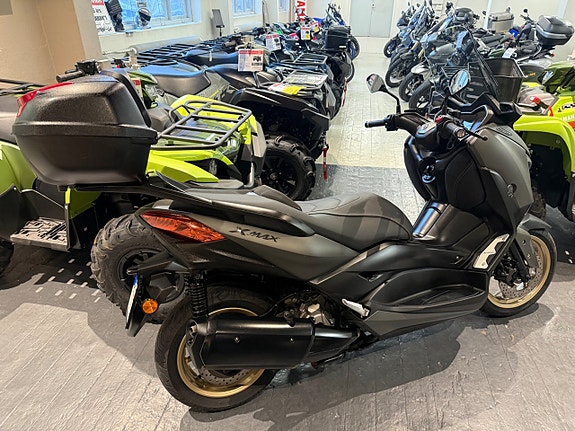 Yamaha XMAX 300 Tech Max 3 of 7
