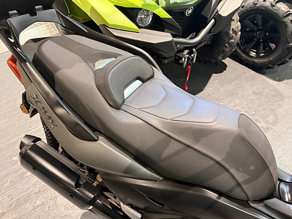 Yamaha XMAX 300 Tech Max 4 of 7