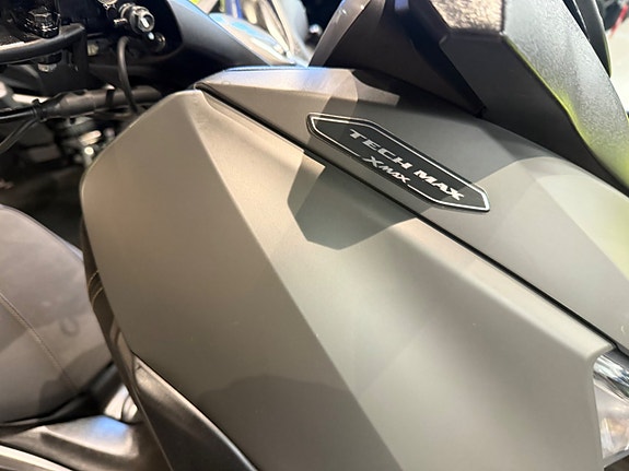 Yamaha XMAX 300 Tech Max 2 of 7