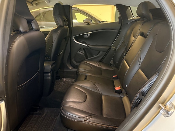 Volvo V40 Cross Country 18 of 21