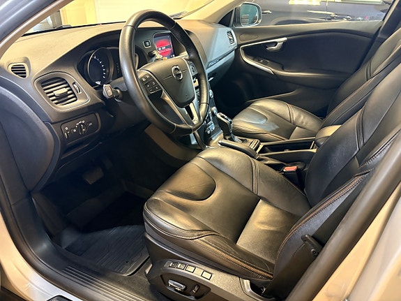 Volvo V40 Cross Country 5 of 21