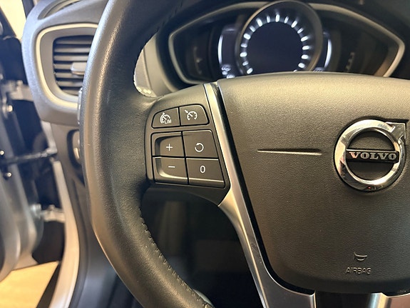 Volvo V40 Cross Country 8 of 21